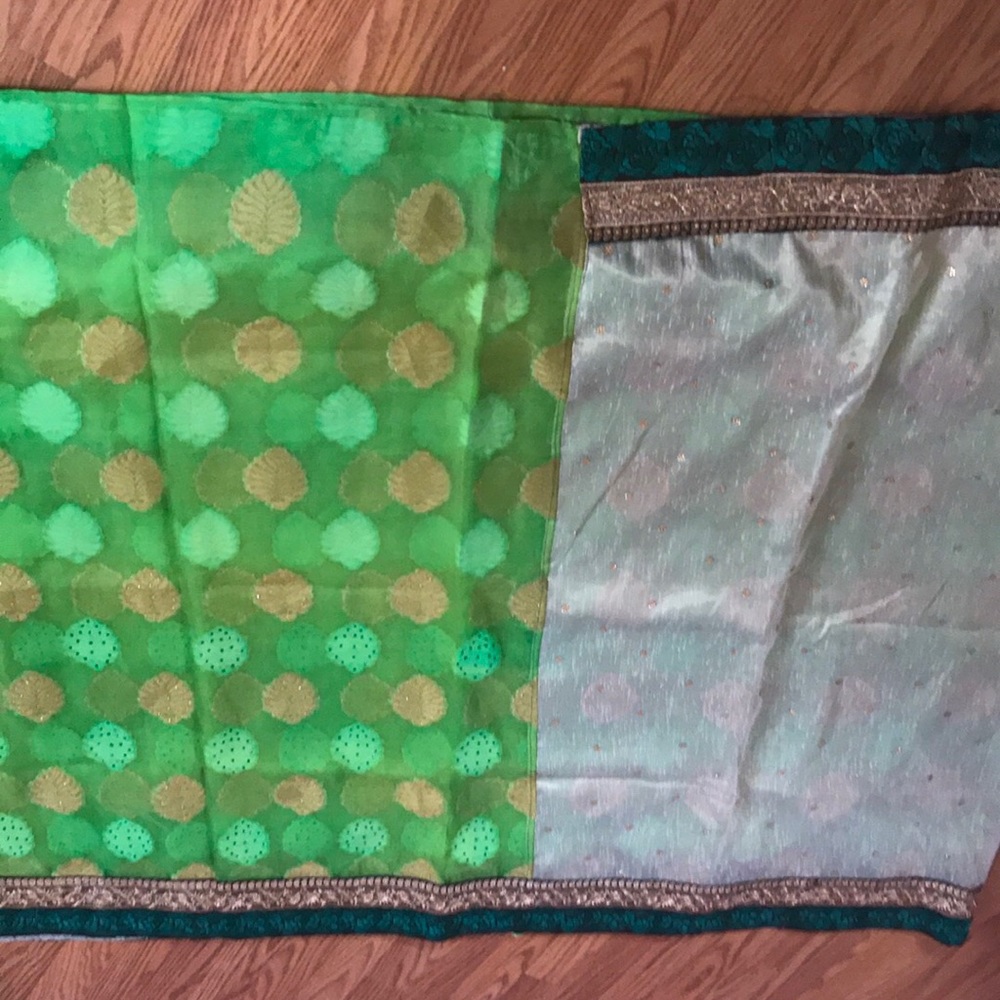 ❗️SALE❗️Saree - Picture 4 of 7